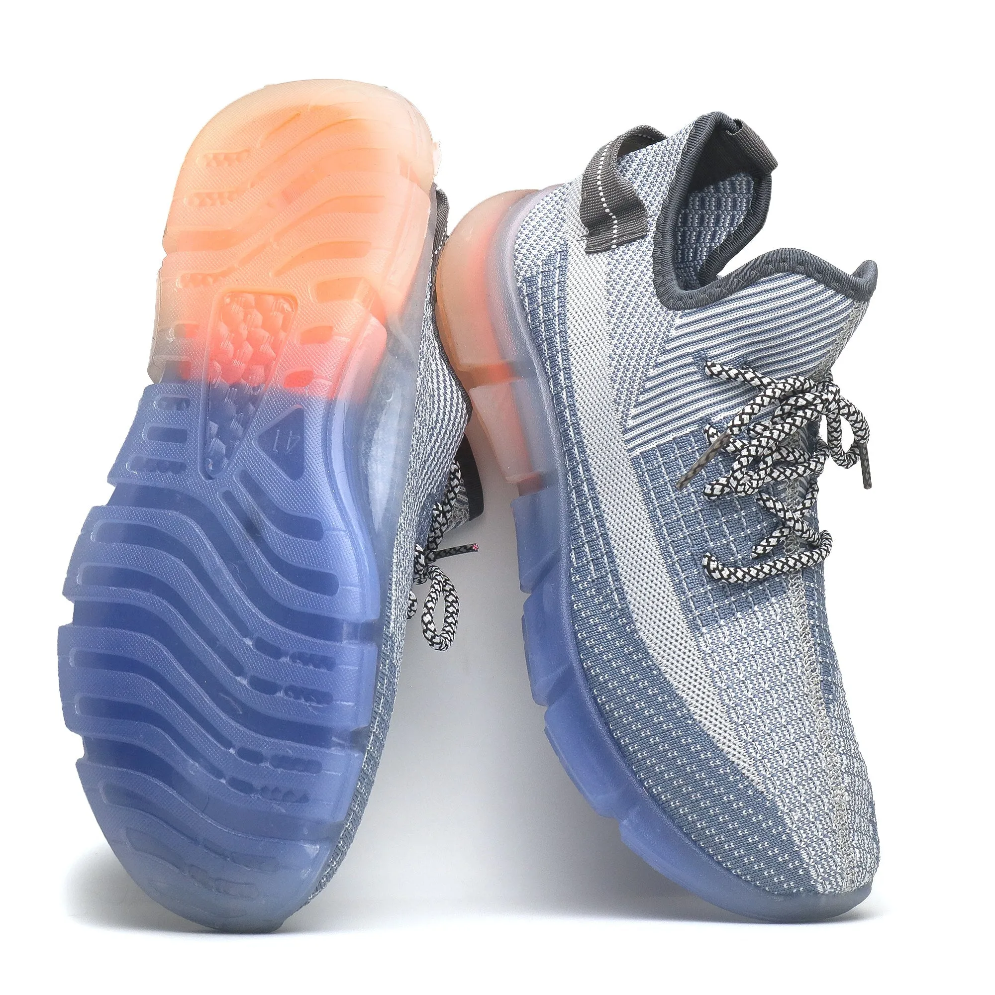 Out fit Sneakers