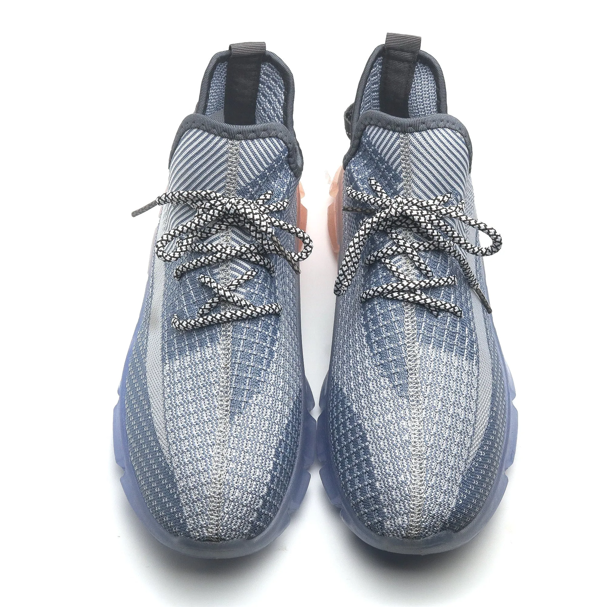 Out fit Sneakers